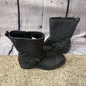 UGG Robbie boots for women size 9